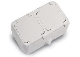 3188 Розетка двойная с крышкой и заземлением белая в сборе брызгозащищенная IP44 Makel 18354