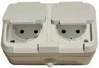 3194 Розетка двойная с крышкой полугерметичная кремовый IP44 Makel 18254